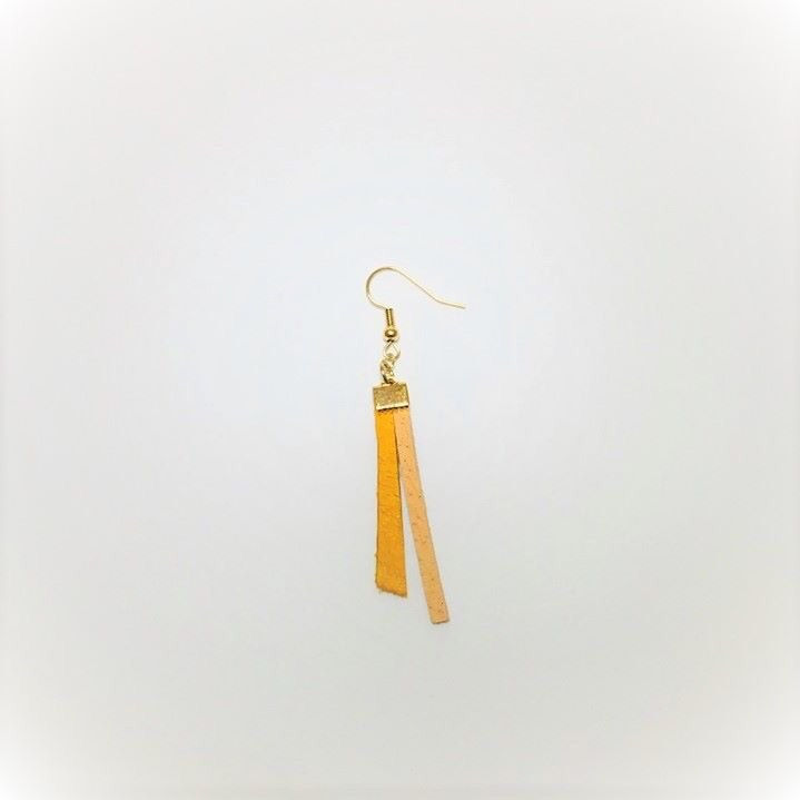 サムネイル： 猪革ピアス(ストレートタイプ)