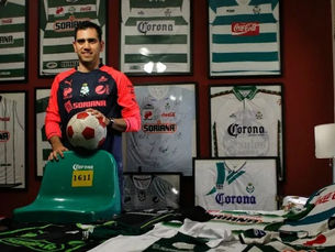 coleccionista de camisetas del santos laguna alberto díaz de león