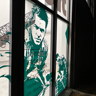 STUDIO VÉBÉ • Vitrophanie artistique, street art corporate pour entreprise du bâtiment