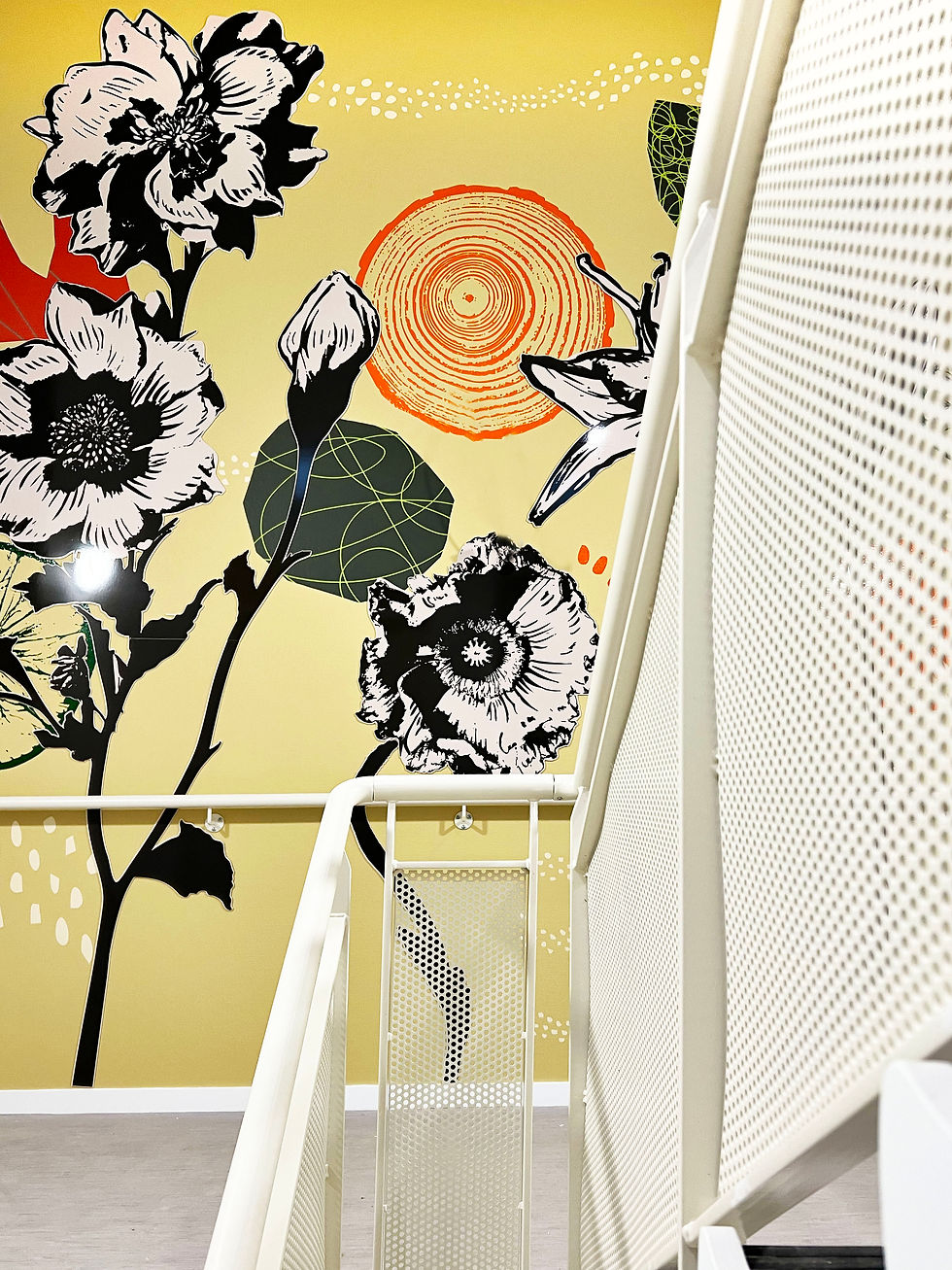 STUDIO VÉBÉ • Direction artistique de fresque d'art mural et signalétique décoration intérieur monumentale Résidence Senoir Vivest Metz