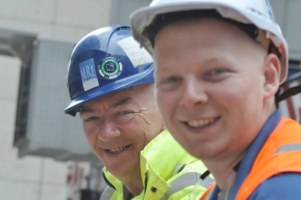 MRI-Team-2Men1200.jpg