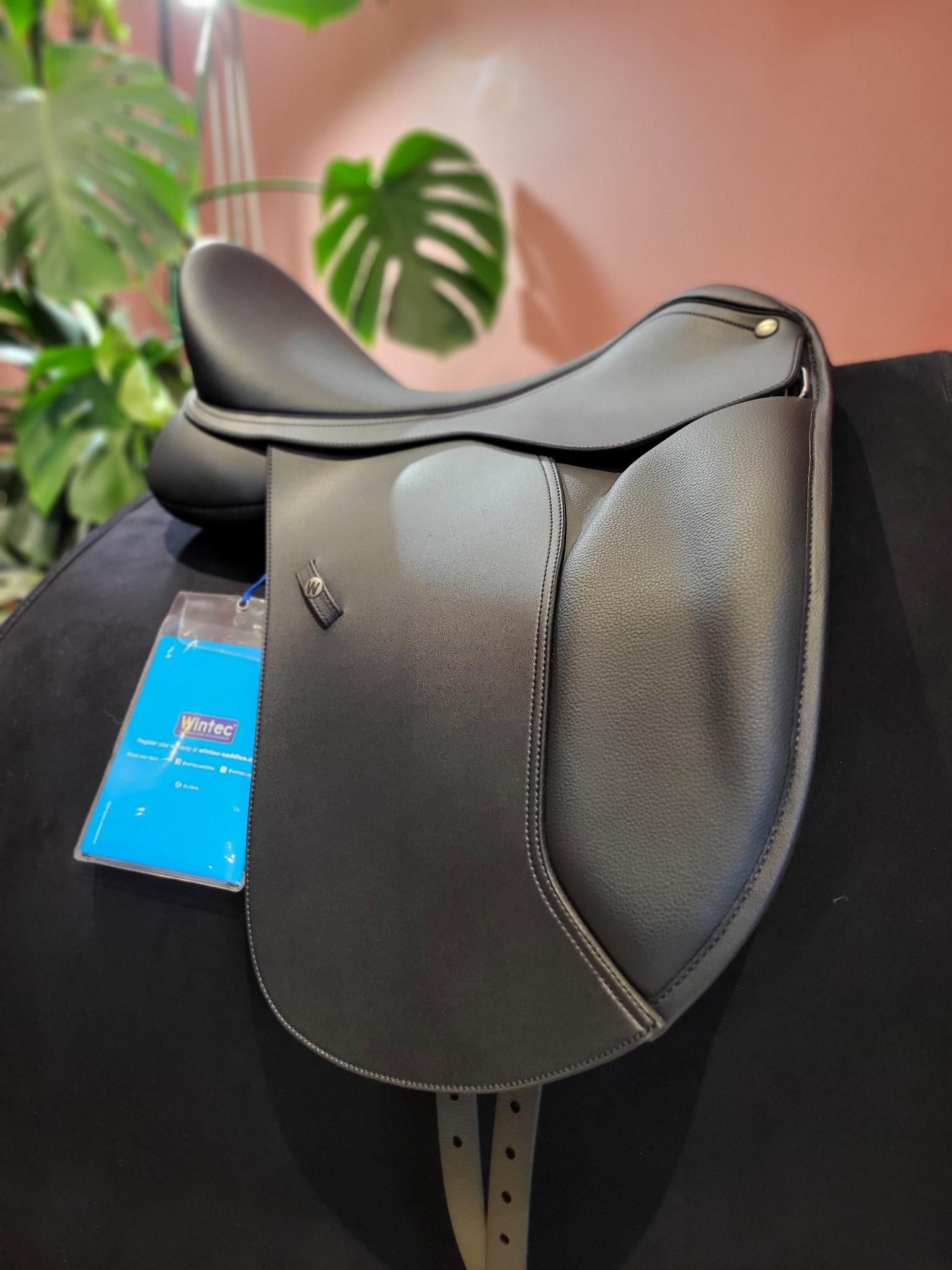 Wintec 500 Wide Dressage