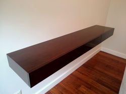 Consola flotante para comedor