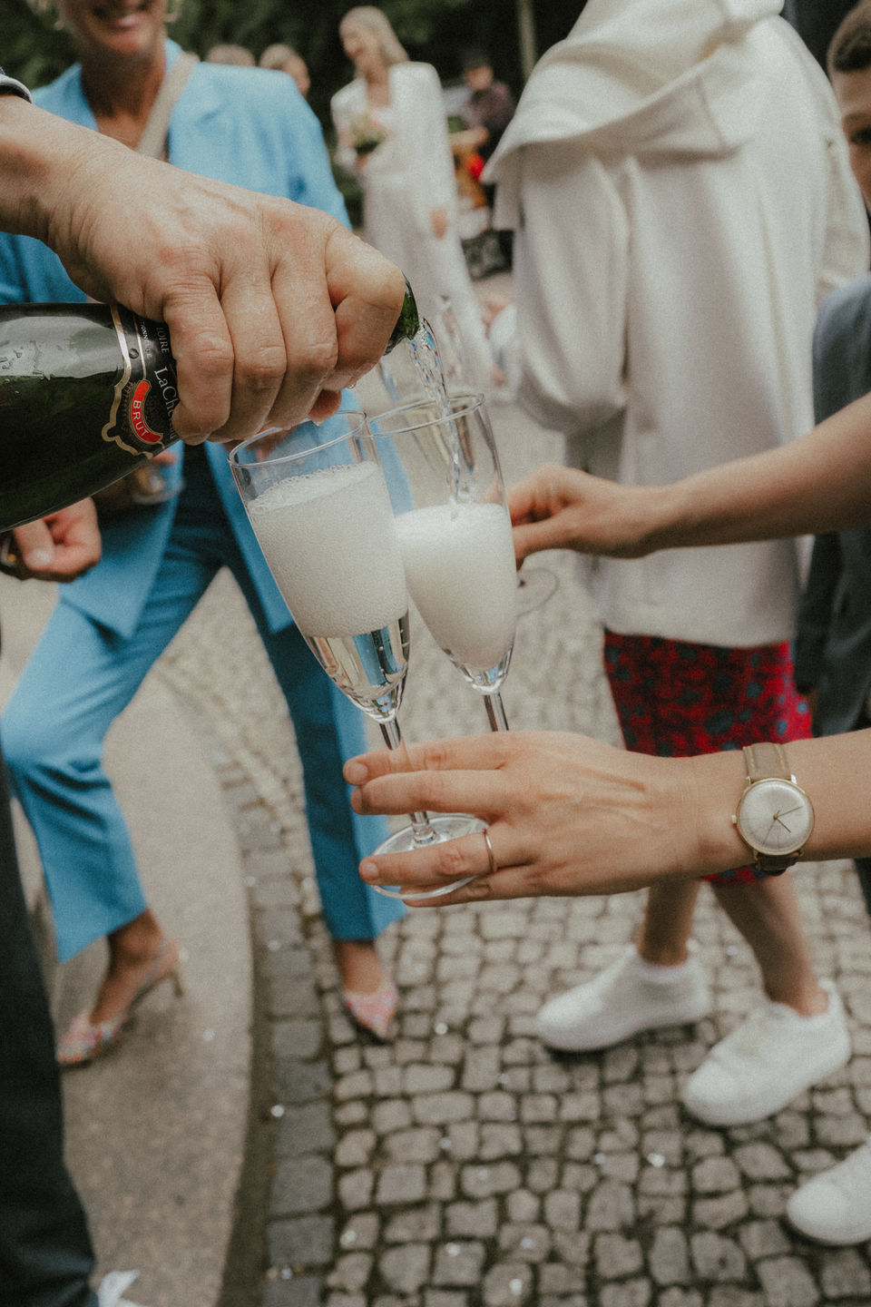 standesamtliche Trauung, intime hochzeit, tiny Wedding, moderne hochzeitsreportage, zeitlose und moderne hochzeitsfotografie, Hochzeitsfotografin berlin, Hochzeitsfotografin Dresden, Hochzeitsfotografin Deutschland, echte hochzeitsfotos, stylische hochzeitsfotos, moderne hochzeitsfotos, freie Trauung, heiraten zu zweit, elopement , moderne schwarz weiß hochzeitsfotos, echte hochzeitsfotos, authentische hochzeitsreportage ,heiraten im berliner dom, elegante hochzeit, elegante hochzeitsfotos, 