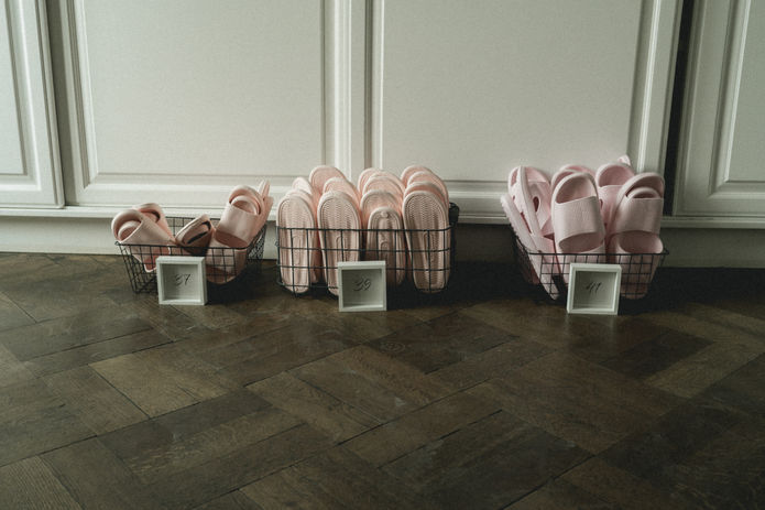 zeitlose hochzeitsfotografie berlin, freie Trauung, echte Hochzeitsreportage berlin, Hochzeitsfotografin berlin, echte hochzeitsfotos berlin, coole Hochzeitsreportage berlin, getting ready berlin, modernę hochzeitsfotografie berlin, authentische hochzeitsreportage berlin, gästehaus blumenfisch am wannsee