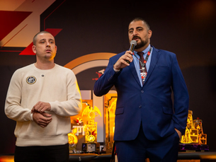 Direção anuncia que o garantido do Main Event foi novamente ultrapassado e Le Canton irrompe em aplausos