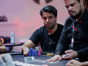 Mirando jogar pós-break, Renan Revinthis engata nas últimas mãos para o Max Late, mas cai com JJ e é obrigado a reentrar