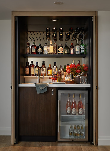 KeeleyMcCleary_RoyalYorkRoad_Basement_Bar2.jpg
