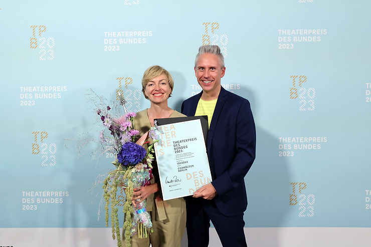 In 2023, the Chamäleon received the Federal Theatre Prize - Anke Politz and Managing Director Hendrik Frobel at the award ceremony (c)Dorothea Tuch