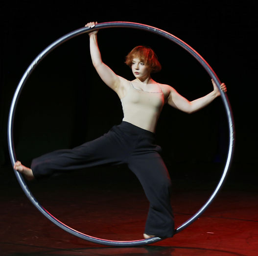 Daniela Levina on the Cyr Wheel (c) Werner Hassepass