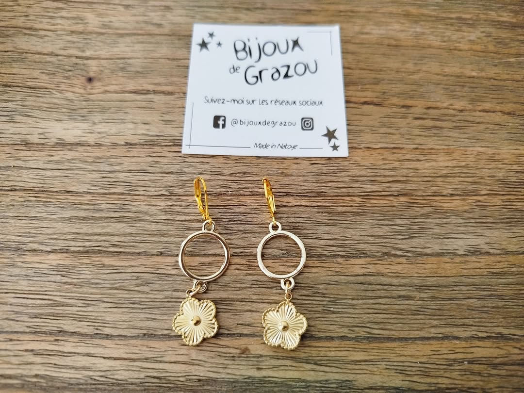 Boucles fleurs dorées 