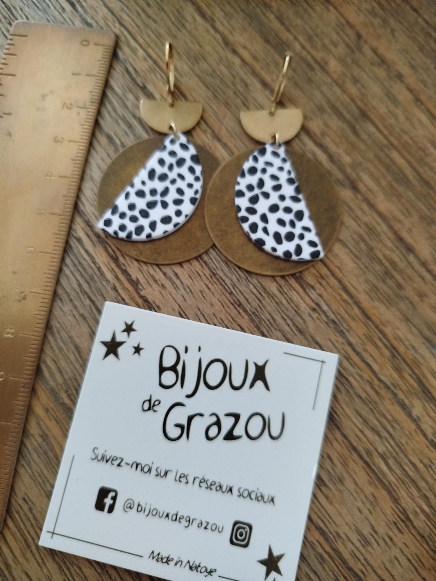 Boucles bronzes à pois