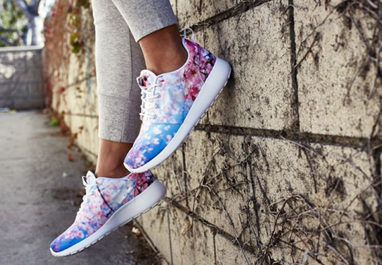 תמונה ממוזערת: ROSHE RUN-Cherry blossom