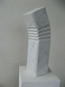Skulptur1_332x442.jpg