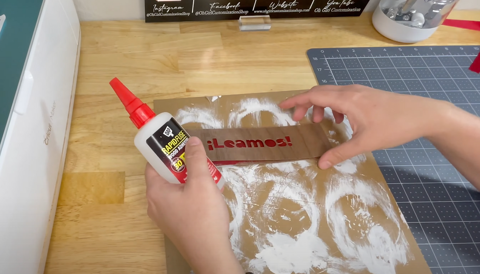 Cómo hacer un marcador para libros de madera con Cricut Maker y Explore Air