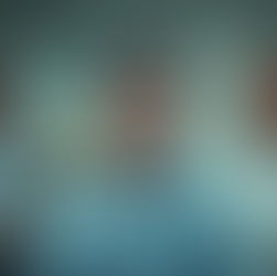 Montagem fotográfica mostrando a jornada de um homem em busca da cidadania por naturalização, desde o estudo até a conquista do certificado.