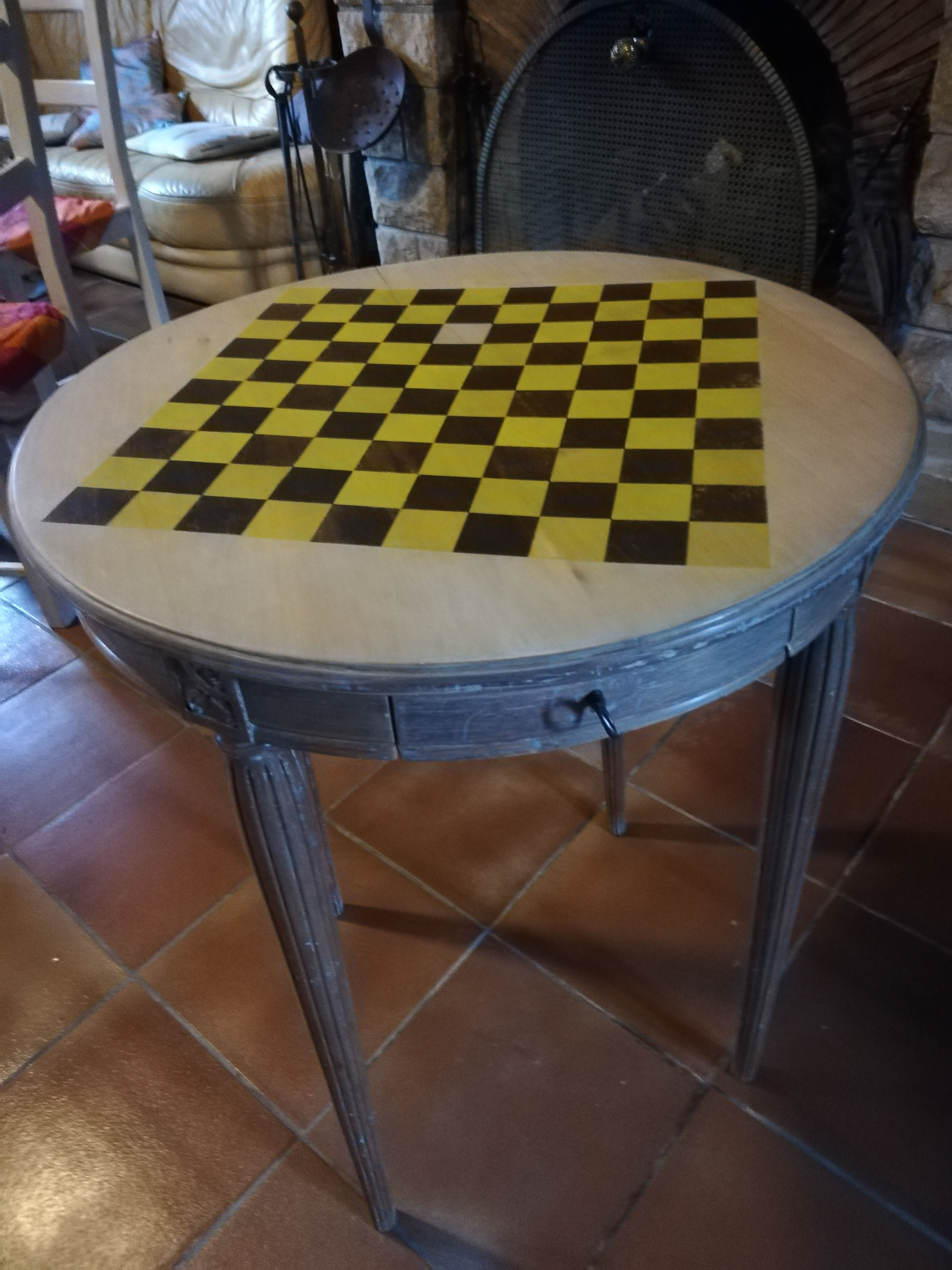 Table ronde modifiée en jeu de dames VENDUE