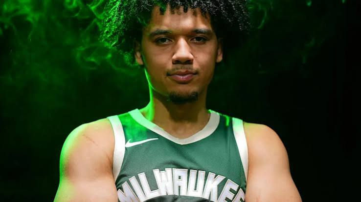 Brayden Burries for the Milwaukee Bucks