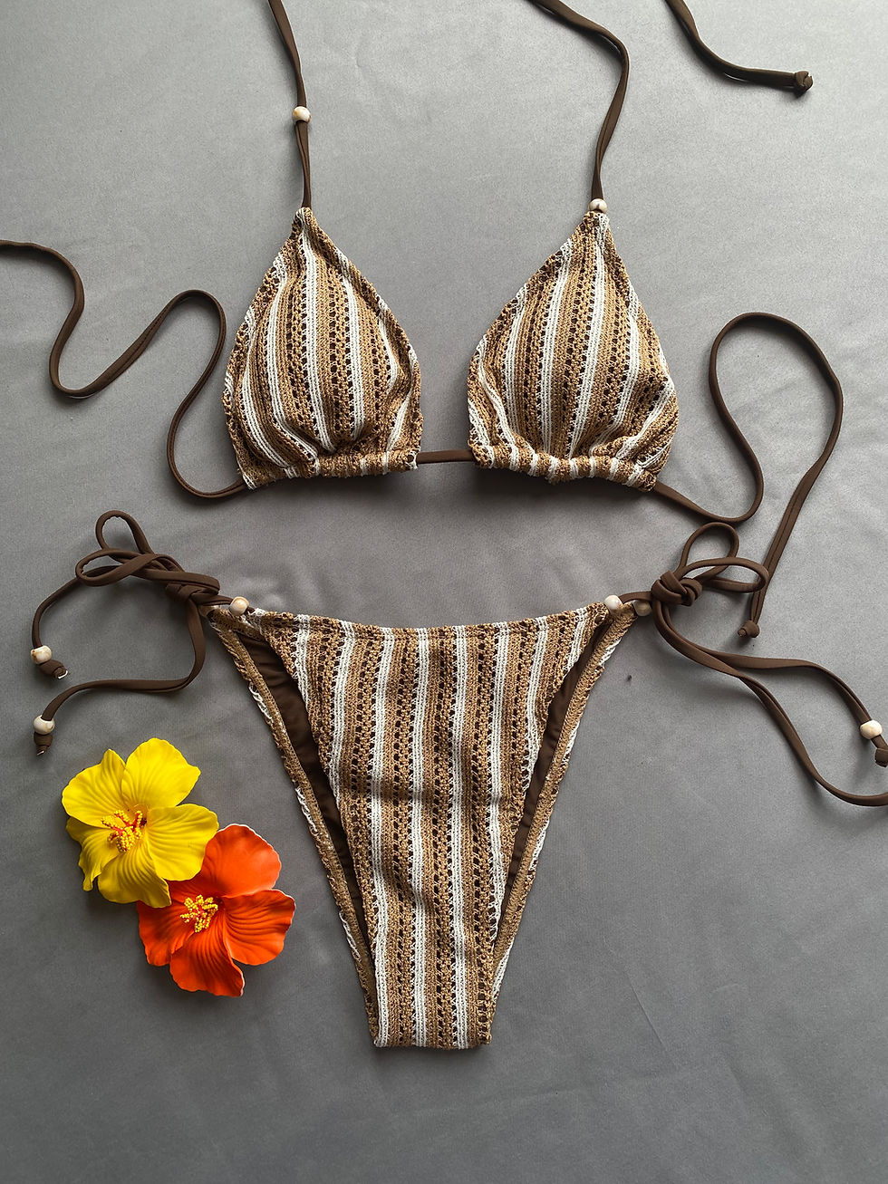Miniatura: Bikini de tres  piezas de amarrarse de textura 