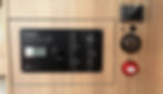 Każda instalacja elektryczna powinna mieć główny wyłącznik prądu - tzw. hebel (czerwony przełącznik).