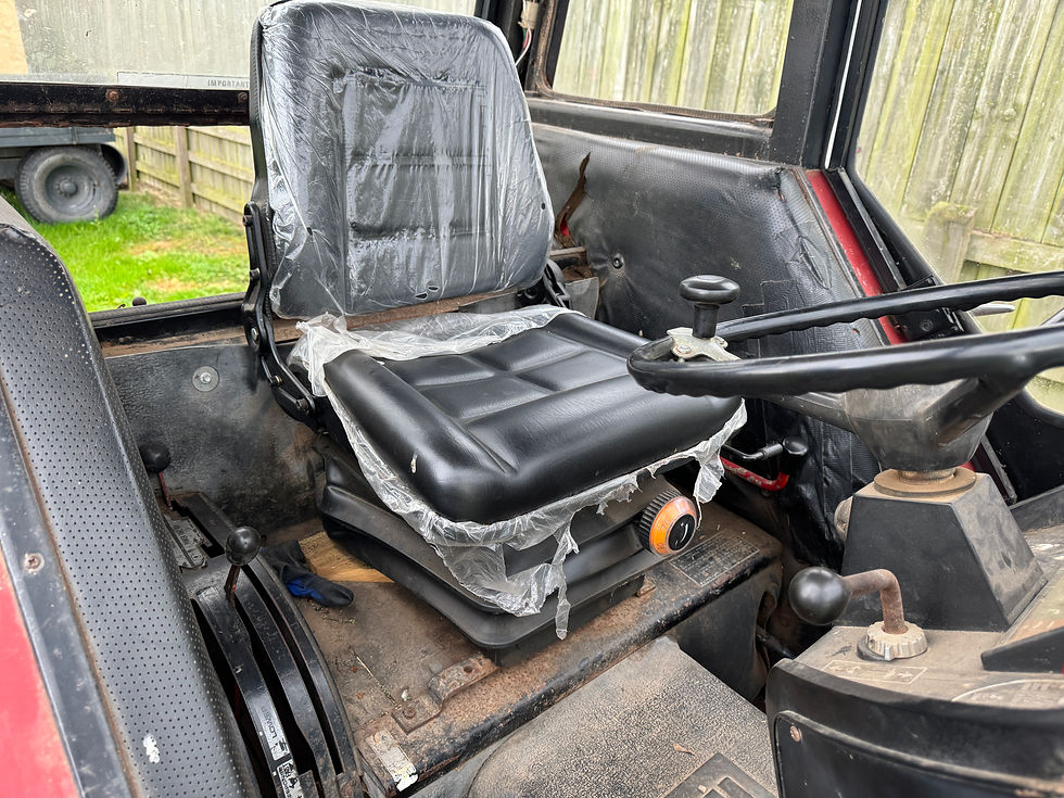 Thumbnail: International 585 classic tractor