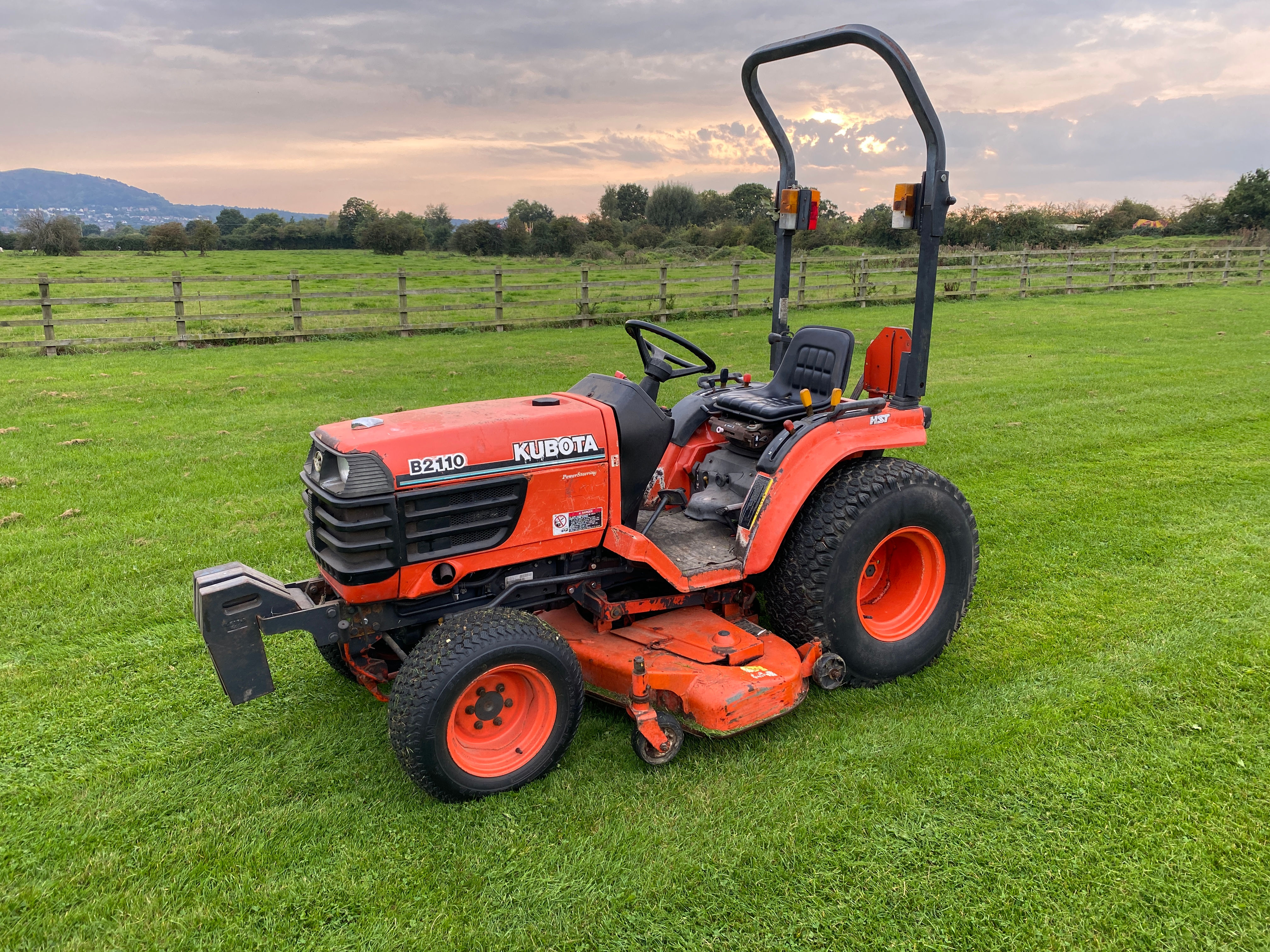 Kubota B2110 HST Mid Mount deck Compact Tractor