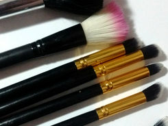 LIMPANDO OS PINCÉIS