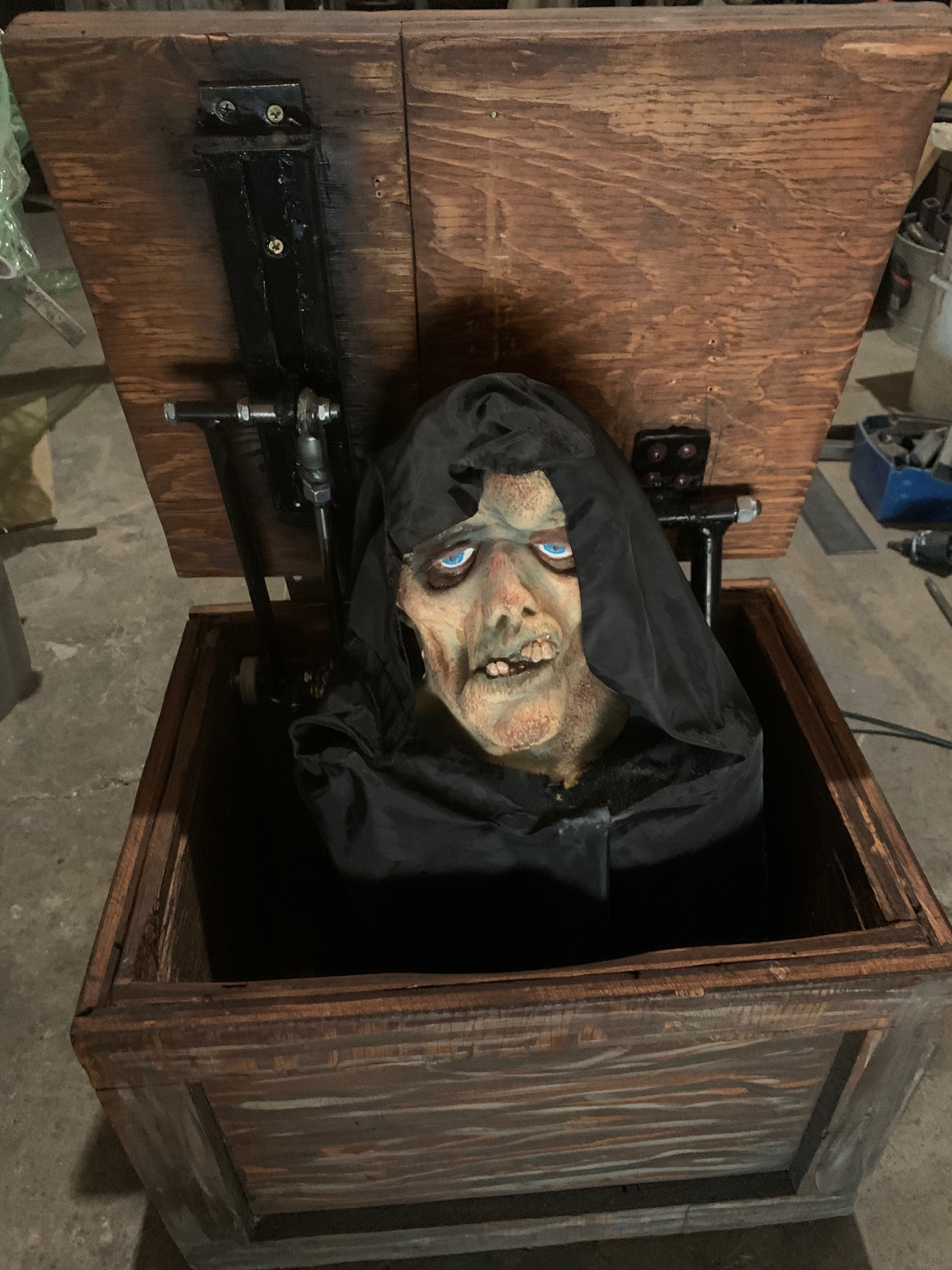 Disfigured box popper 