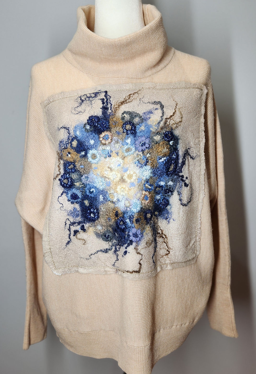 Прев'ю: Upcycle merino wool sweater