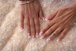 ongle en gel french.jpeg