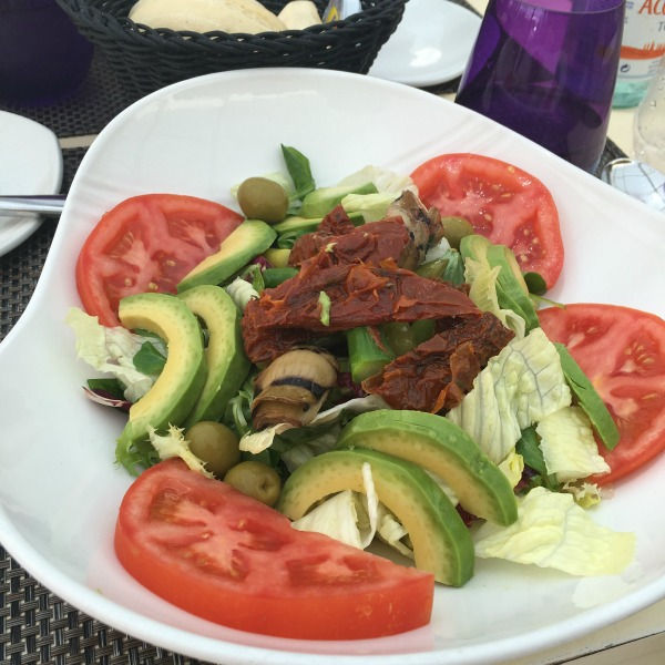 spanish salad with avocado
