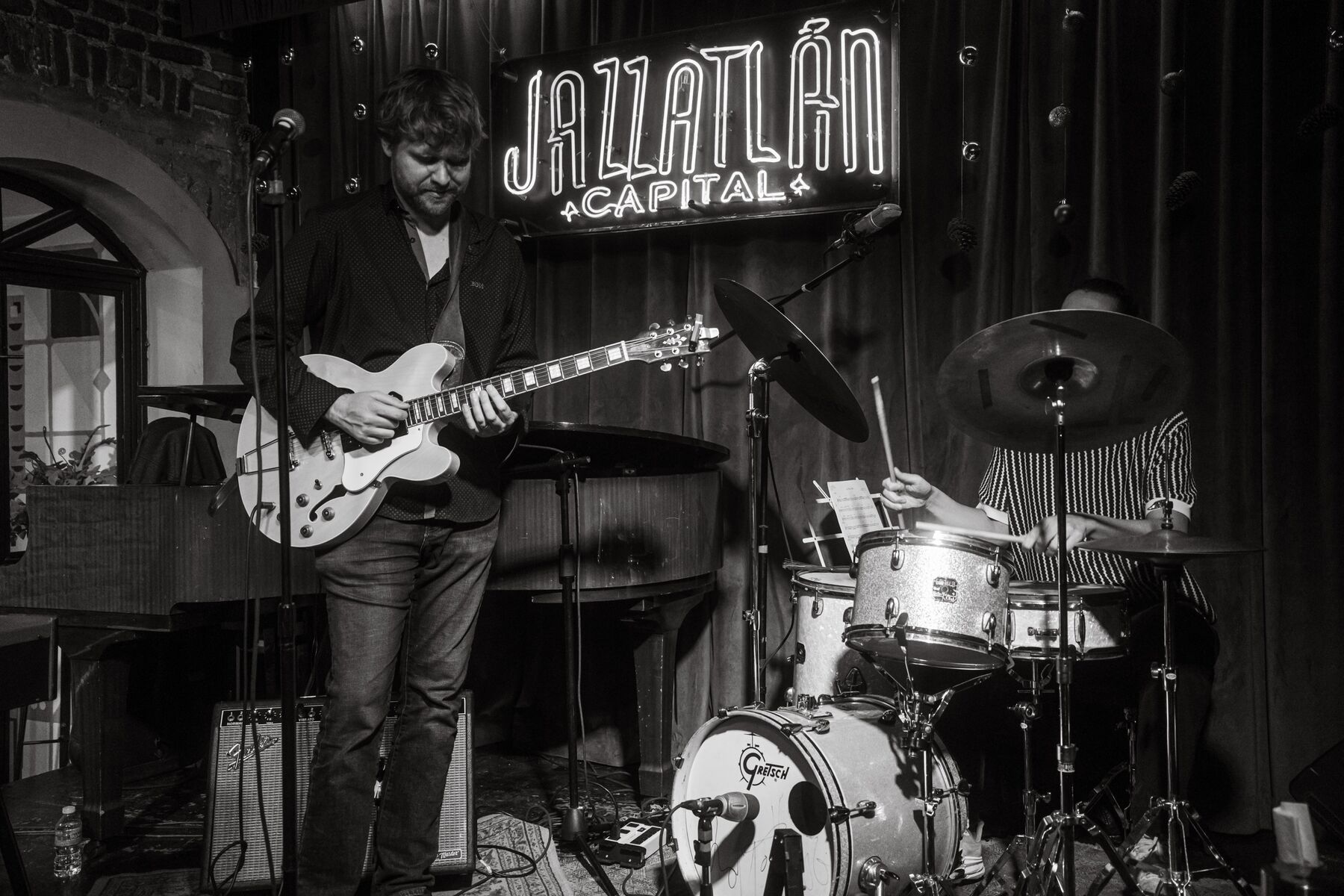 Hans Luchs performing live with a trio at Jazzatlán Capital in Mexico City