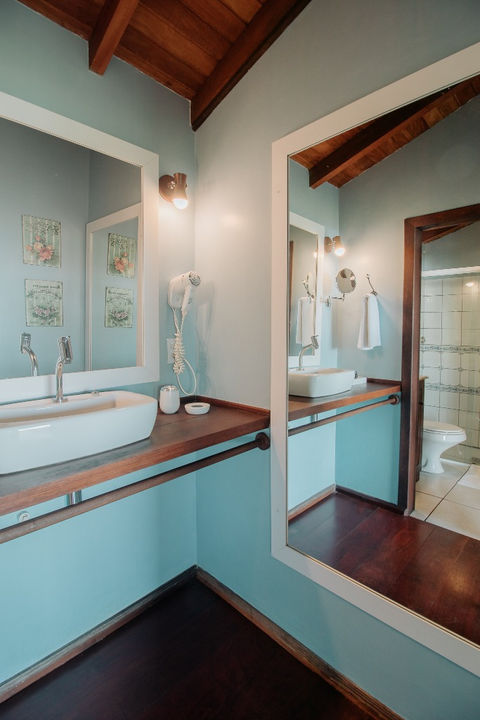 Banheiro do Chalé Master 2 e Espelho de Corpo Inteiro