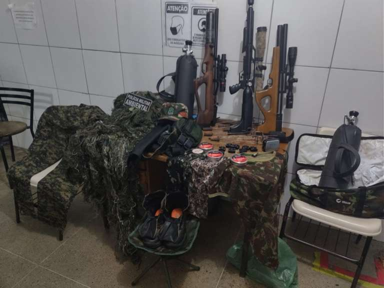 BPMA da PMCE apreende aves silvestres e material de caça em Sobral - Polícia Militar do Ceará (PMCE)/ Reprodução