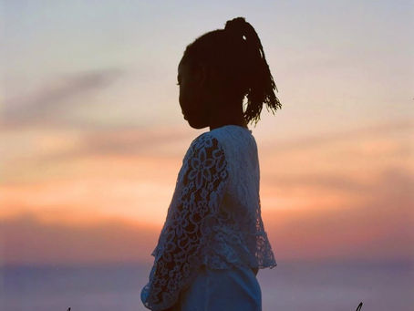 Tems pubblica il nuovo singolo ipnotico "Me & U"