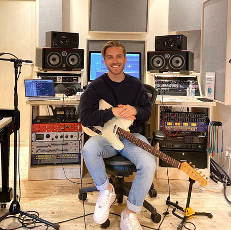 RE:UM, il progetto di Elliott Eriksen