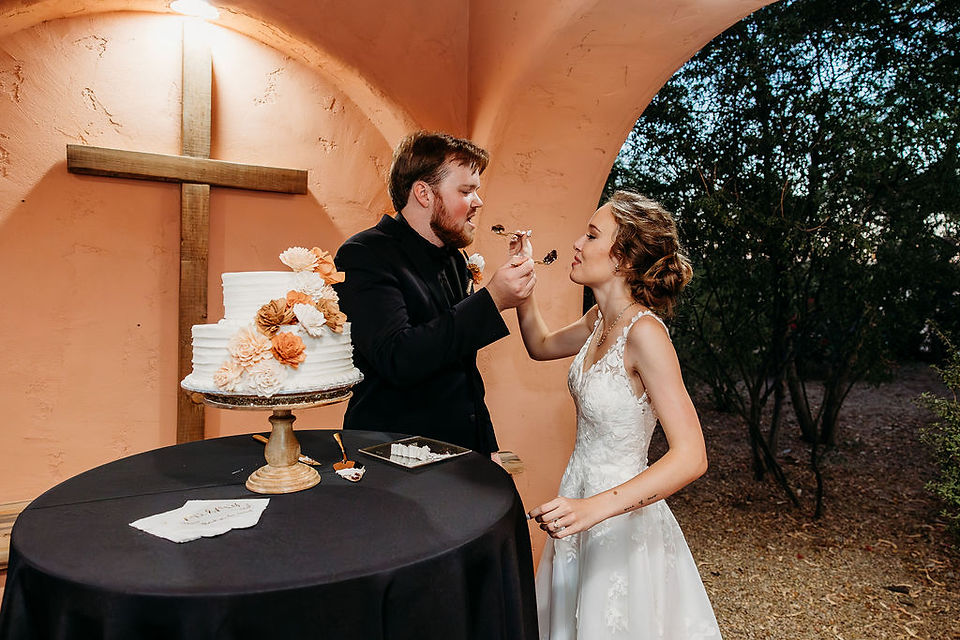 north valley garden center, wedding reception, arizona wedding photographer, wedding cake, simple floral white cake