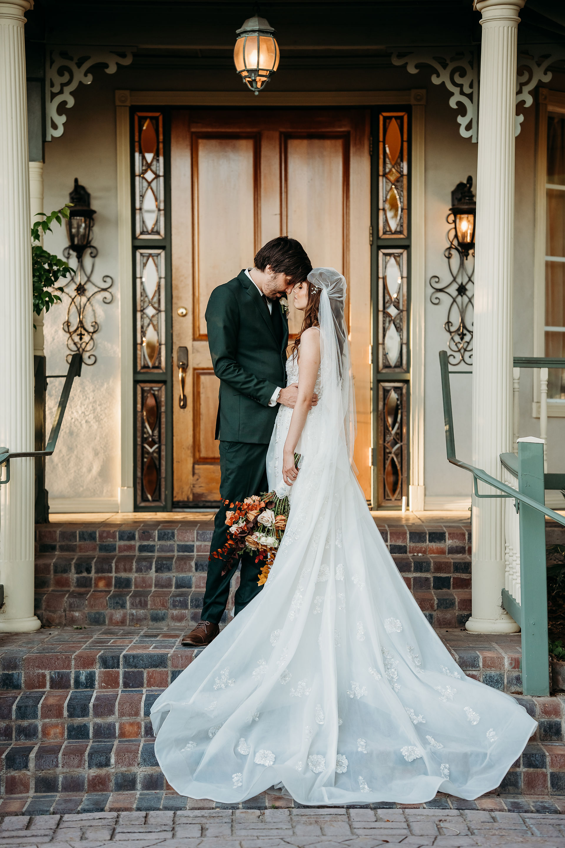 bride and groom posing ideas, the wright house in mesa, arizona, bride and groom on steps