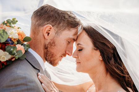 bride and groom portaits, bride and groom posing ideas, desert arizona wedding
