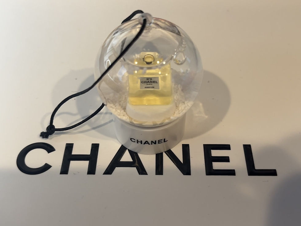 Thumbnail: Snow Globe CHANEL SnowGlobe