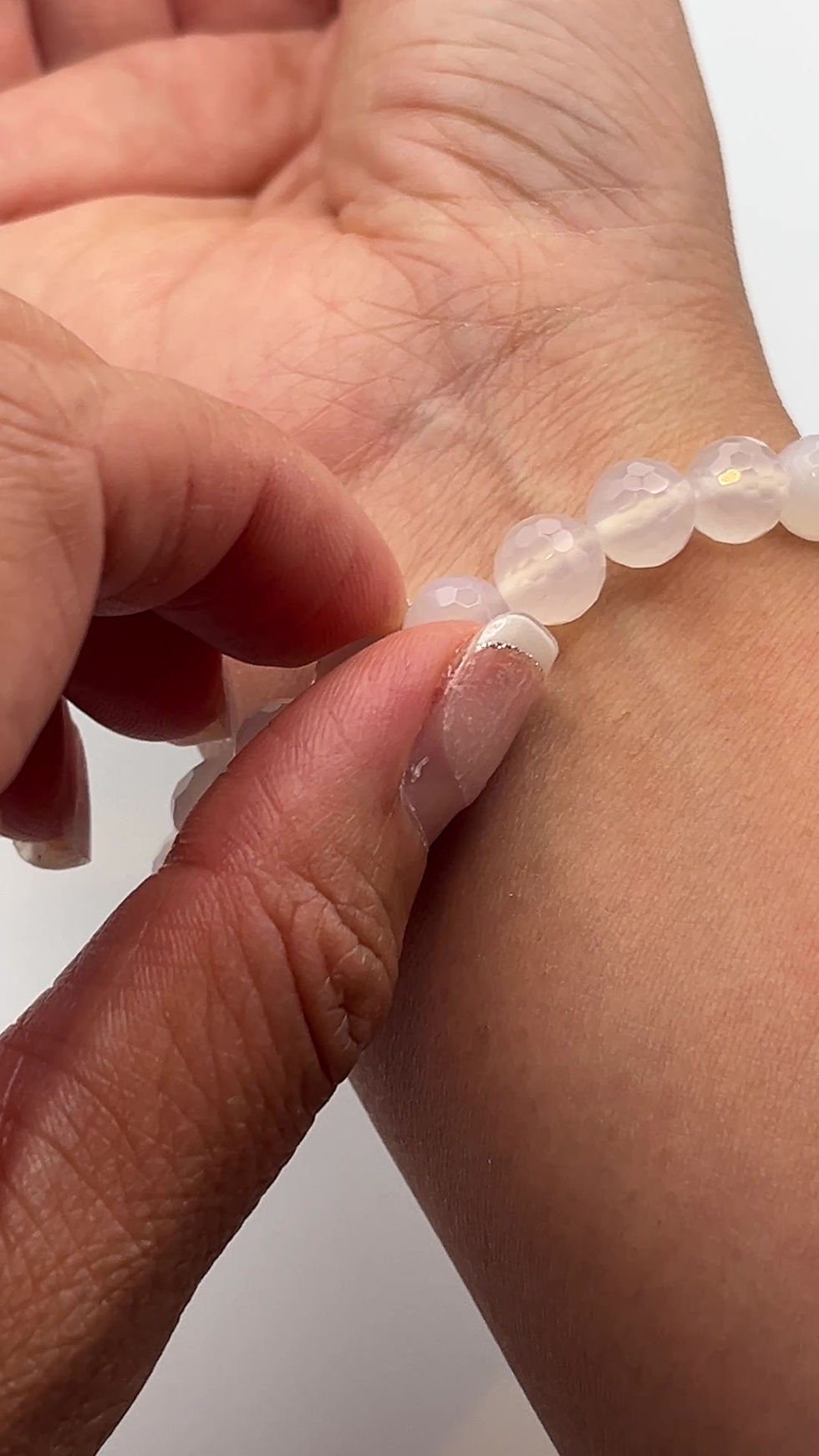 Thumbnail: White Agate Faceted Beads Bracelet (6.75 in)