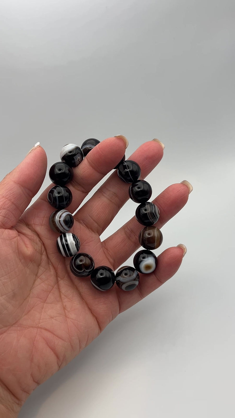 Thumbnail: Black Onyx 13 mm beads (7.5 in)