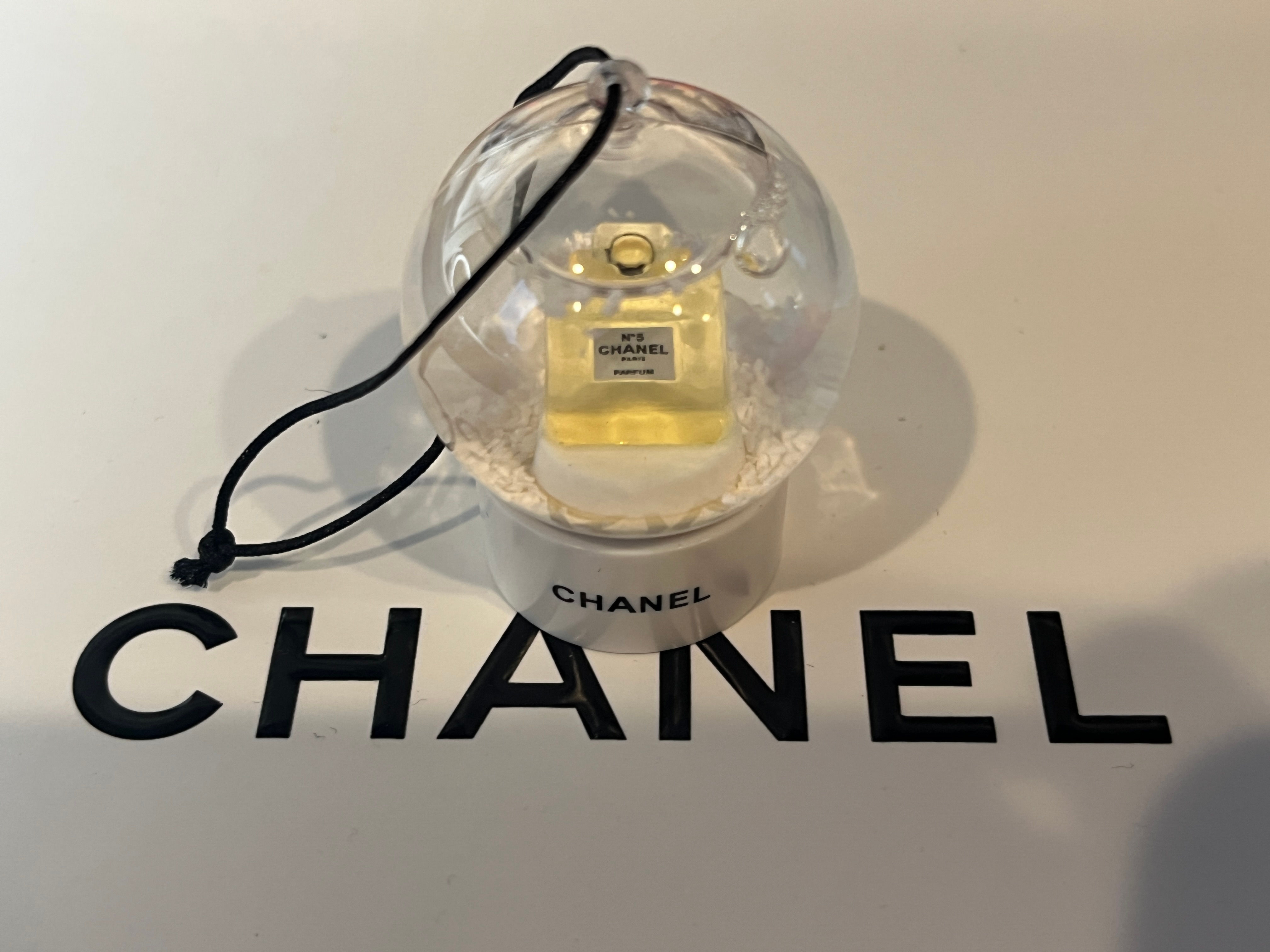 Snow Globe CHANEL SnowGlobe