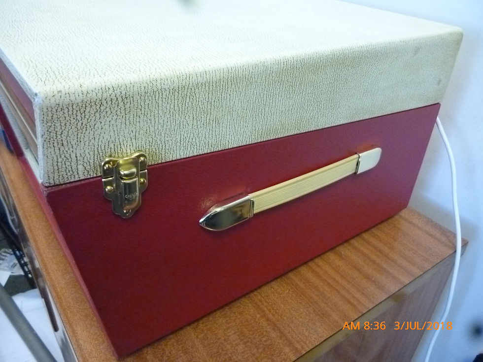 Thumbnail: Dansette Bermuda Red and Cream/Gold