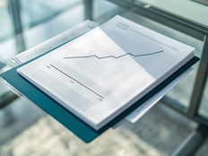 Investment Graph increasing on renewable energy