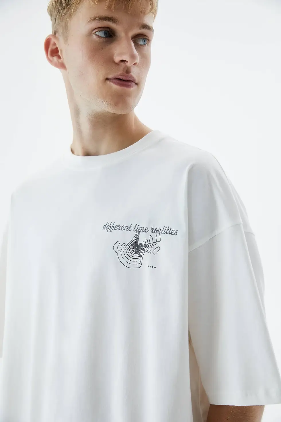 Thumbnail: Pull & Bear Different Time Realities işlemeli t-shirt 07243501