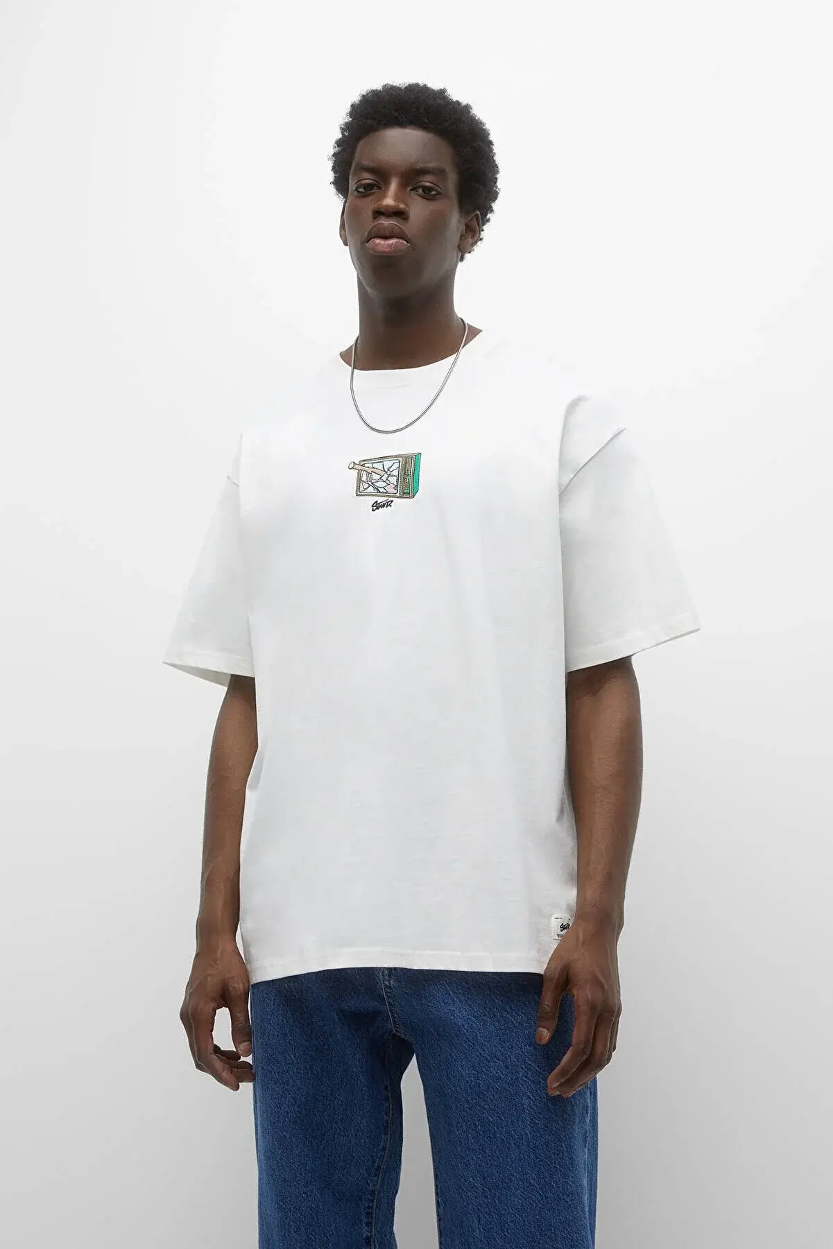 Pull & Bear Erkek İşlemeli kısa kollu t-shirt 04230547