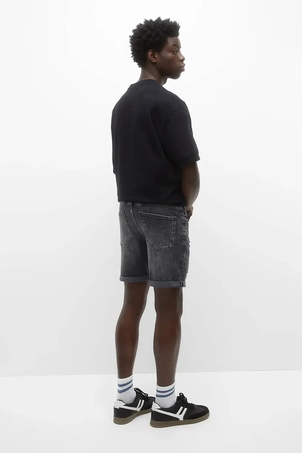 Thumbnail: Pull & Bear Erkek Büzgü ipli skinny denim bermuda