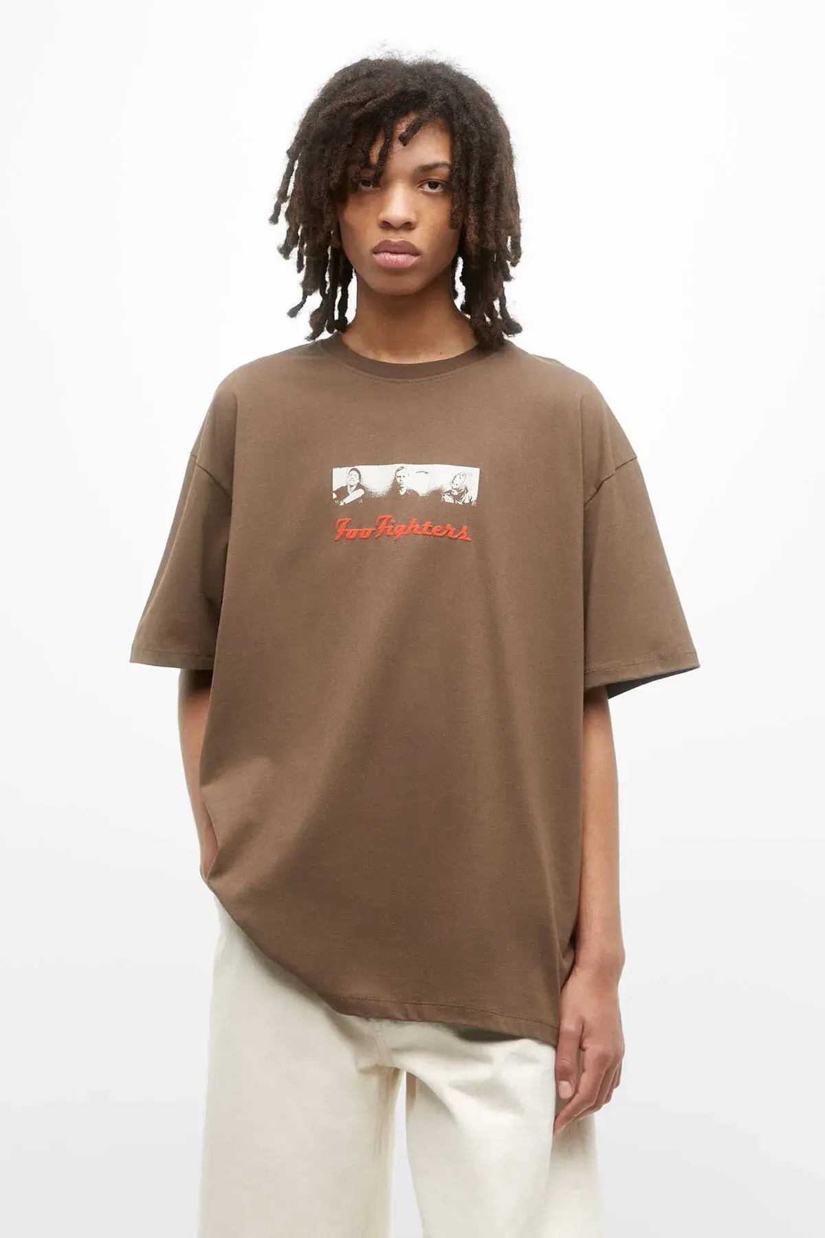 Pull & Bear Foo Fighters baskılı t-shirt 07241919