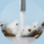 Efecto de la sublimación del CO2 en la limpieza criogénica, desprendiendo violentamente la tierra y contaminantes de la superficie.